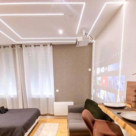 Le Pluvier D'Argent*Home Cinema Аббевіль Екстер'єр фото